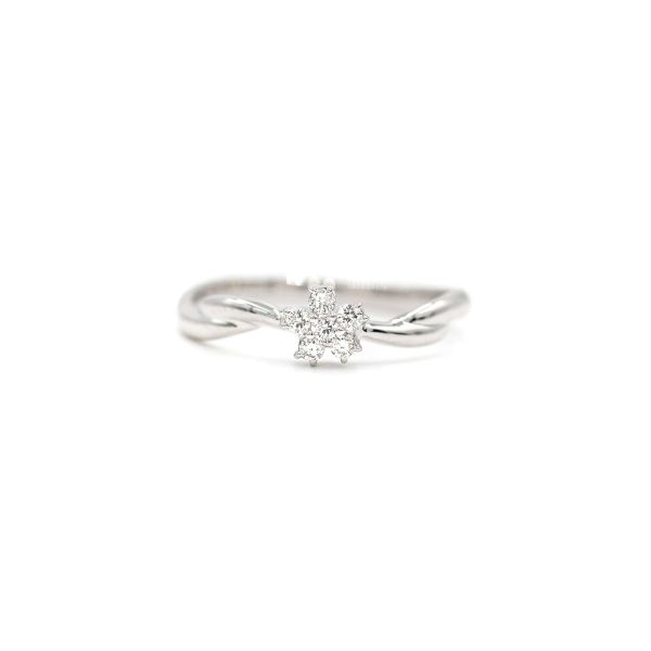 Elegant Flower Ring with Natural Diamond - Platinum