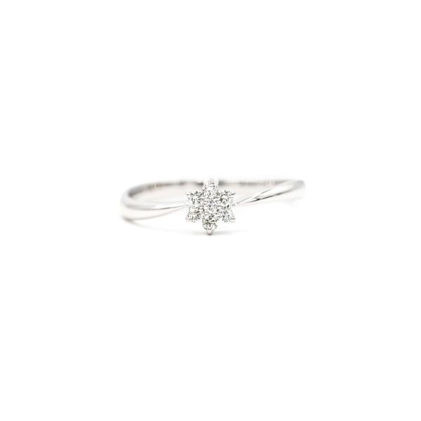 Elegant Flower Ring with Natural Diamond in Platinum